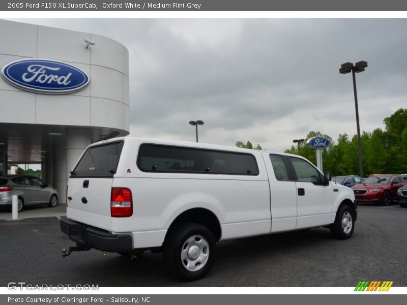 Oxford White / Medium Flint Grey 2005 Ford F150 XL SuperCab