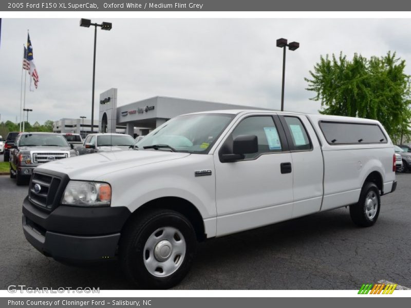 Oxford White / Medium Flint Grey 2005 Ford F150 XL SuperCab