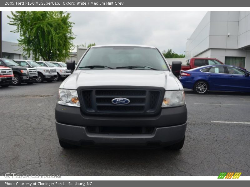 Oxford White / Medium Flint Grey 2005 Ford F150 XL SuperCab
