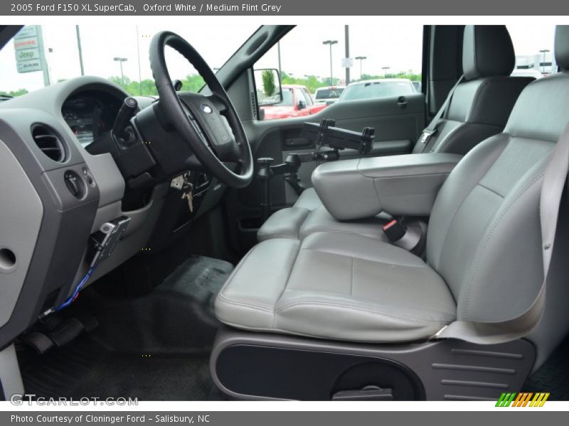  2005 F150 XL SuperCab Medium Flint Grey Interior