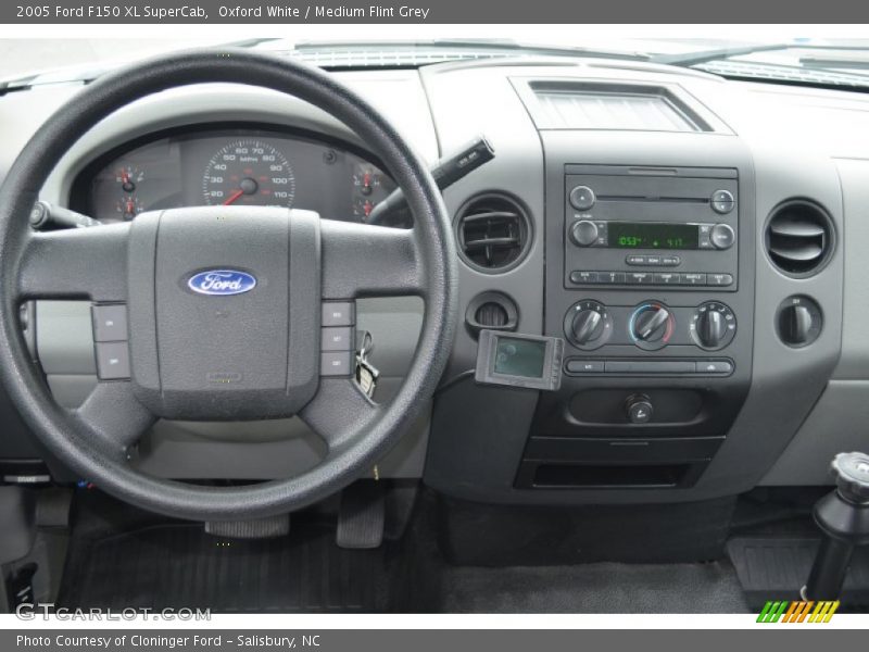 Dashboard of 2005 F150 XL SuperCab