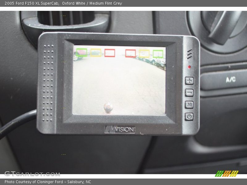 Oxford White / Medium Flint Grey 2005 Ford F150 XL SuperCab