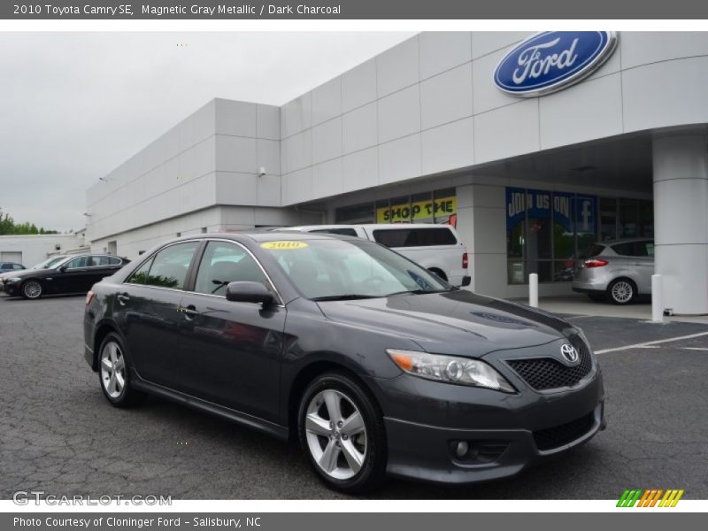 Front 3/4 View of 2010 Camry SE