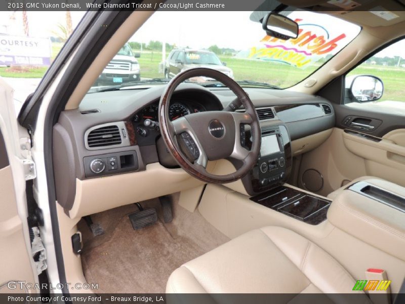 White Diamond Tricoat / Cocoa/Light Cashmere 2013 GMC Yukon Denali