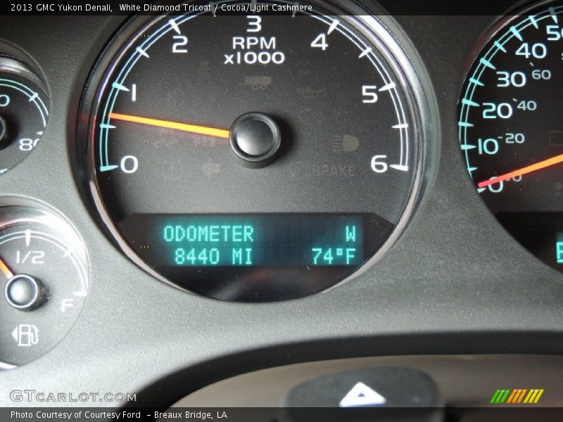 White Diamond Tricoat / Cocoa/Light Cashmere 2013 GMC Yukon Denali