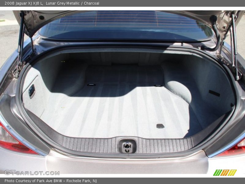  2008 XJ XJ8 L Trunk