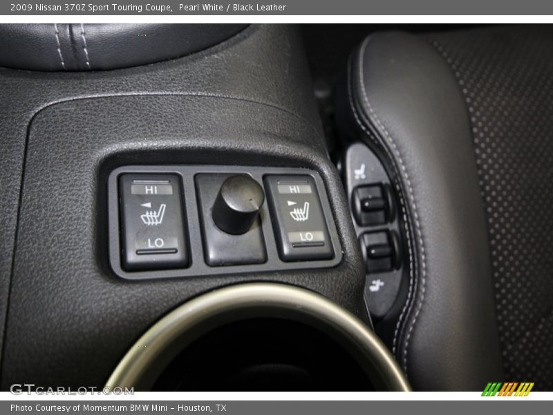 Controls of 2009 370Z Sport Touring Coupe