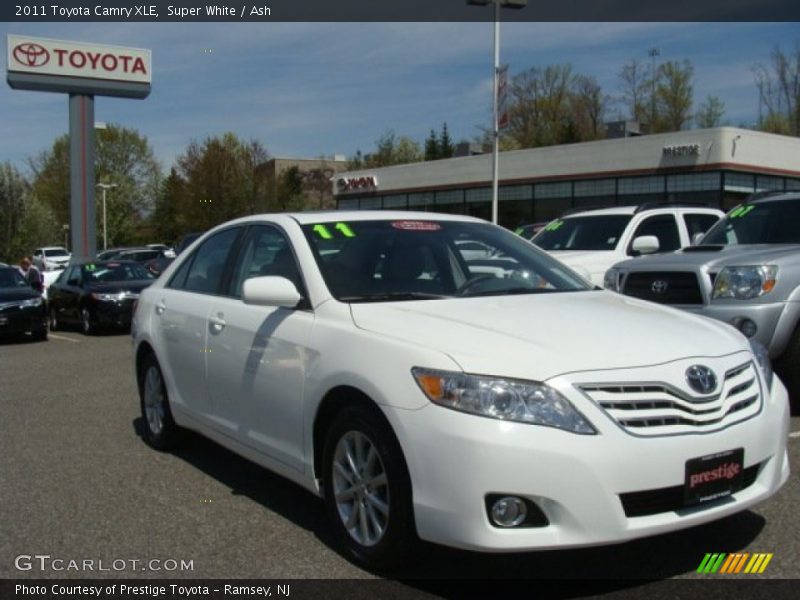 Super White / Ash 2011 Toyota Camry XLE