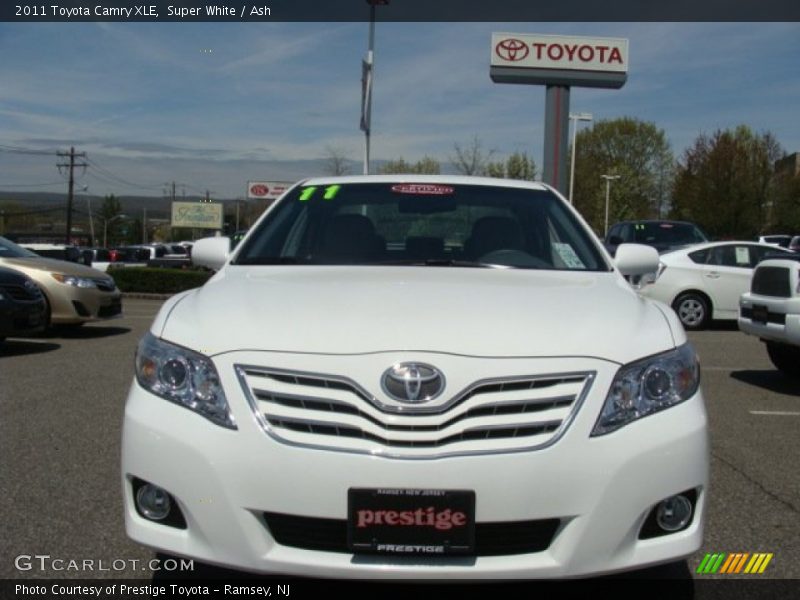 Super White / Ash 2011 Toyota Camry XLE