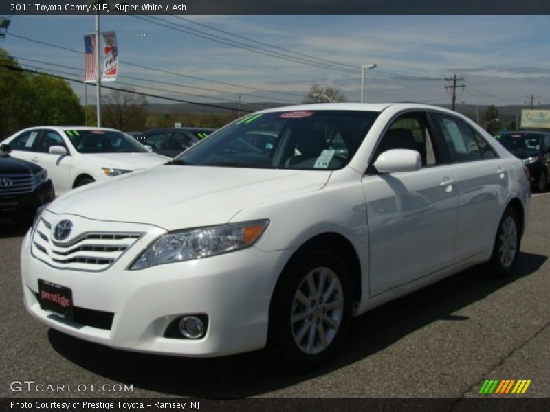 Super White / Ash 2011 Toyota Camry XLE