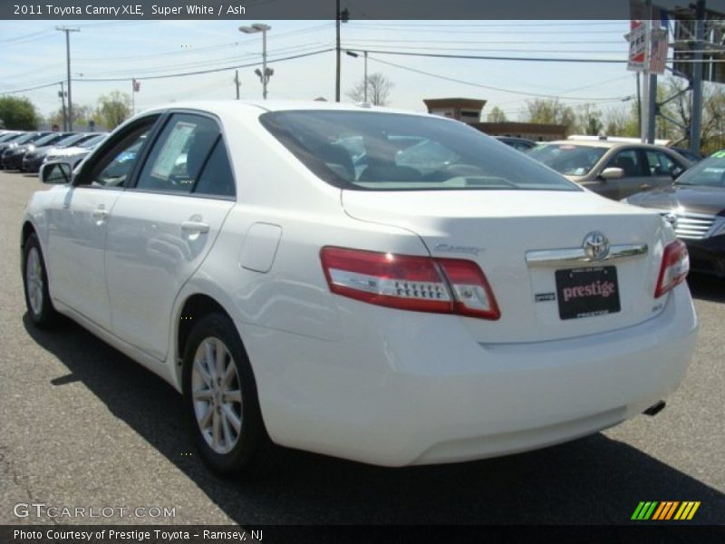 Super White / Ash 2011 Toyota Camry XLE