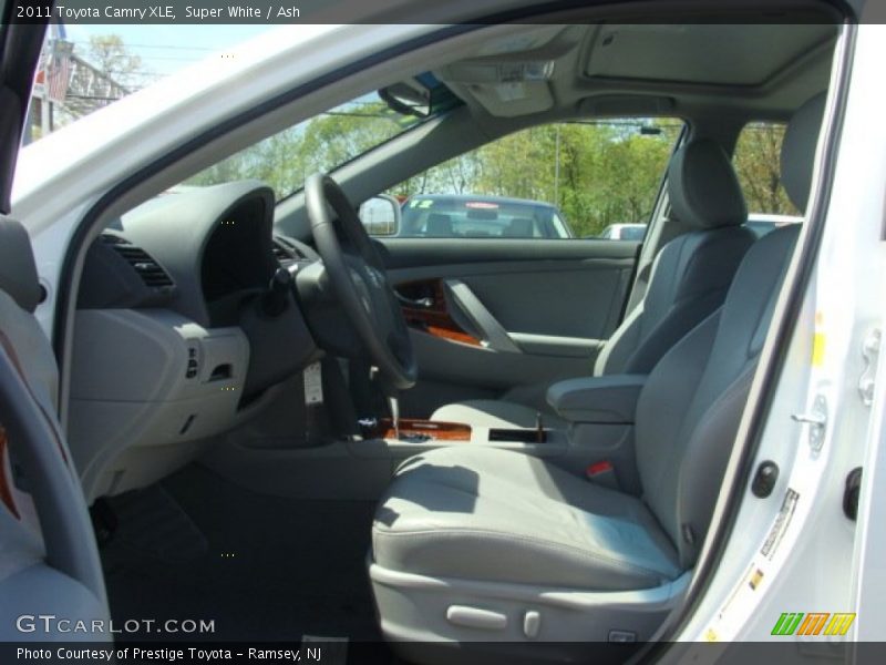 Super White / Ash 2011 Toyota Camry XLE