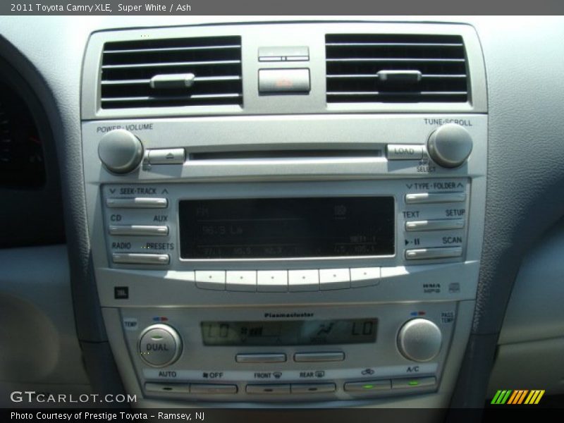 Super White / Ash 2011 Toyota Camry XLE