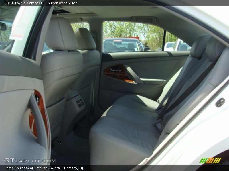 Super White / Ash 2011 Toyota Camry XLE
