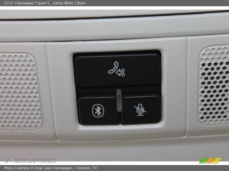 Candy White / Black 2013 Volkswagen Tiguan S