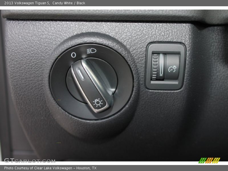 Candy White / Black 2013 Volkswagen Tiguan S