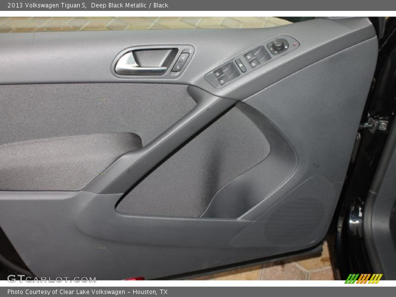 Deep Black Metallic / Black 2013 Volkswagen Tiguan S