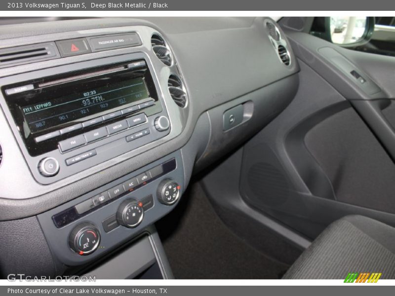 Deep Black Metallic / Black 2013 Volkswagen Tiguan S