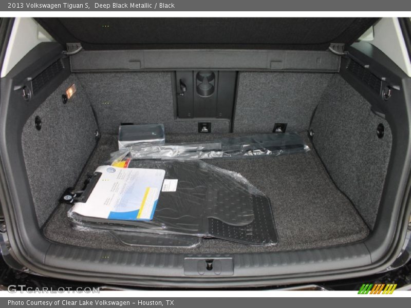 Deep Black Metallic / Black 2013 Volkswagen Tiguan S