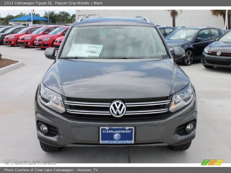 Pepper Gray Metallic / Black 2013 Volkswagen Tiguan SE