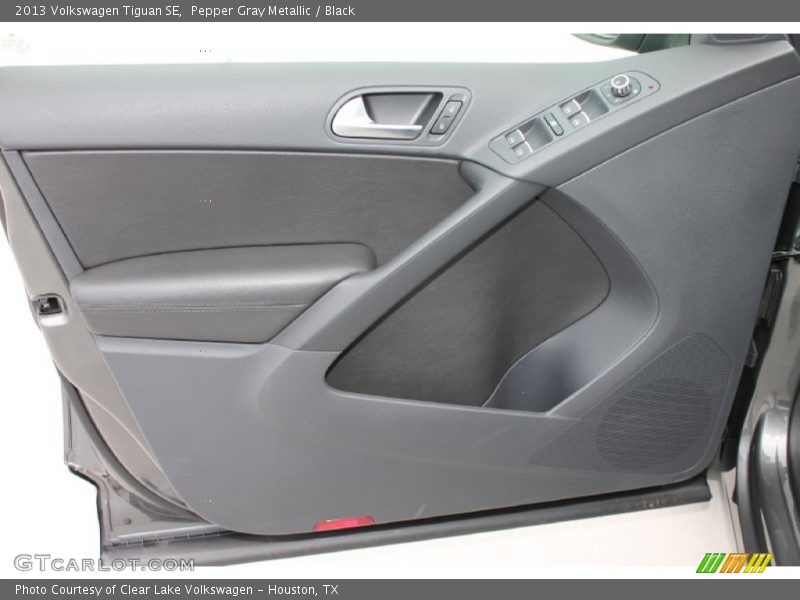 Pepper Gray Metallic / Black 2013 Volkswagen Tiguan SE