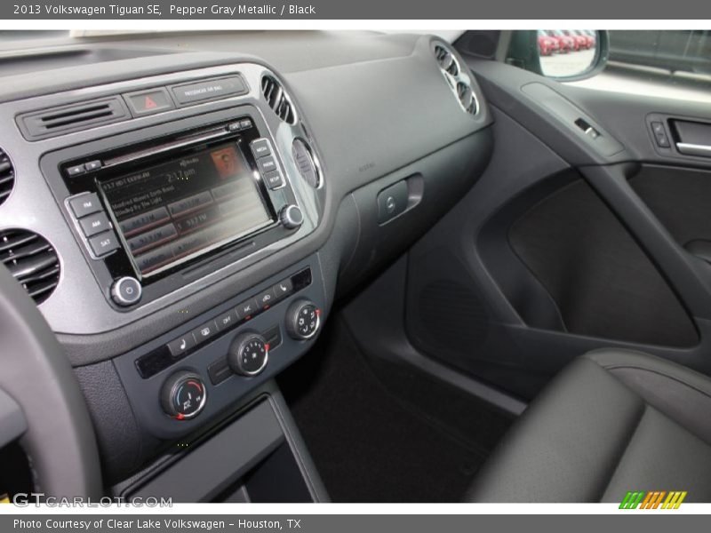 Pepper Gray Metallic / Black 2013 Volkswagen Tiguan SE