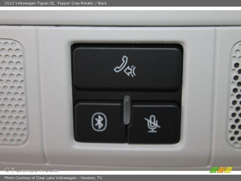 Pepper Gray Metallic / Black 2013 Volkswagen Tiguan SE