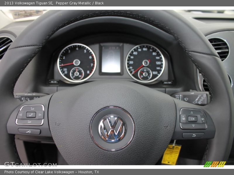 Pepper Gray Metallic / Black 2013 Volkswagen Tiguan SE