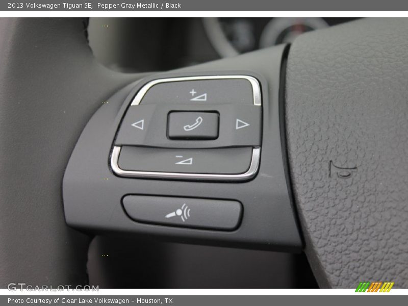 Pepper Gray Metallic / Black 2013 Volkswagen Tiguan SE