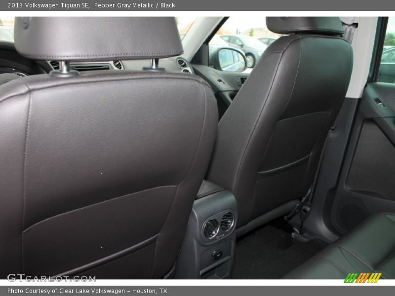 Pepper Gray Metallic / Black 2013 Volkswagen Tiguan SE