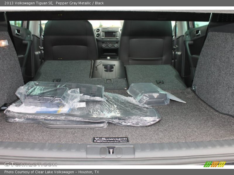 Pepper Gray Metallic / Black 2013 Volkswagen Tiguan SE