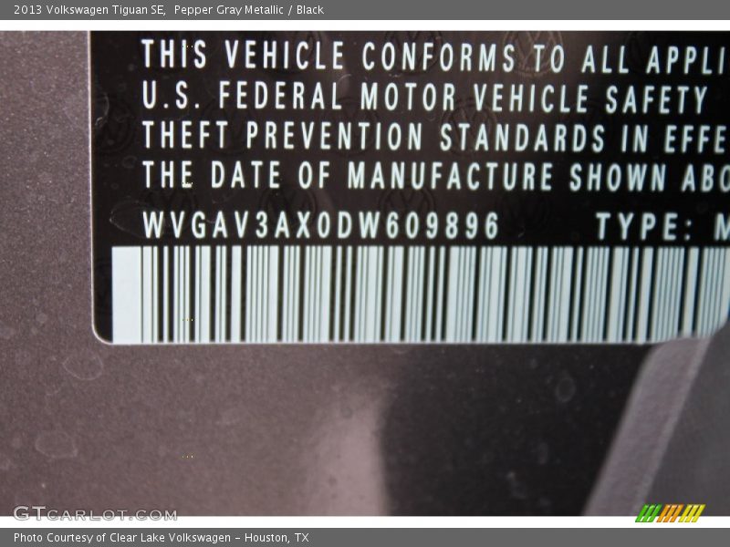 Pepper Gray Metallic / Black 2013 Volkswagen Tiguan SE