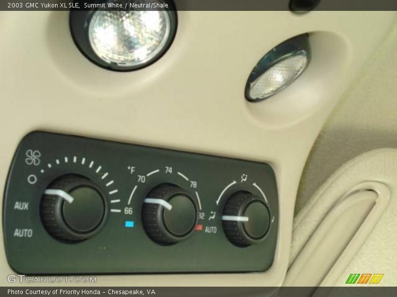Summit White / Neutral/Shale 2003 GMC Yukon XL SLE