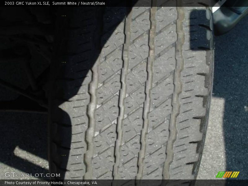 Summit White / Neutral/Shale 2003 GMC Yukon XL SLE