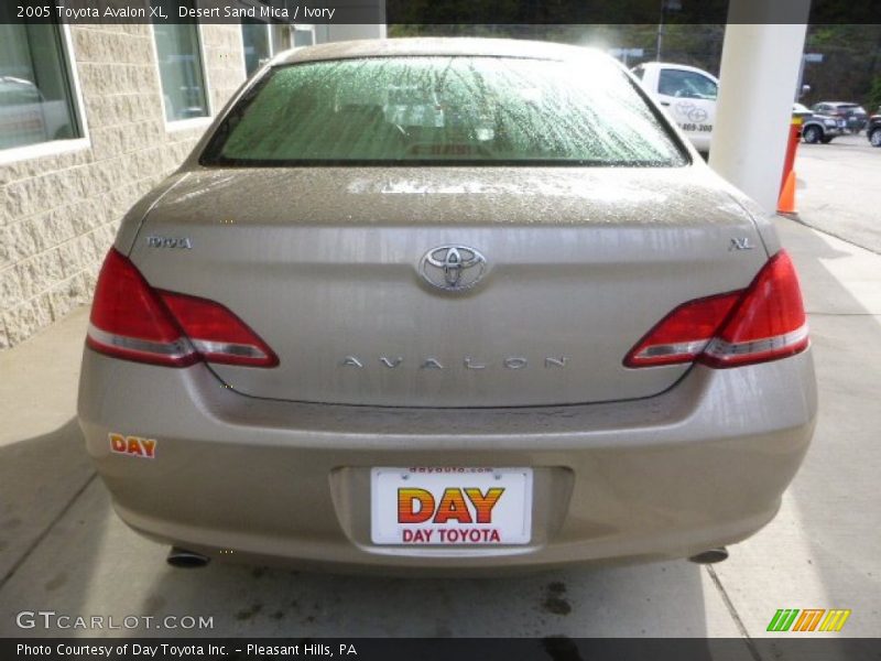 Desert Sand Mica / Ivory 2005 Toyota Avalon XL
