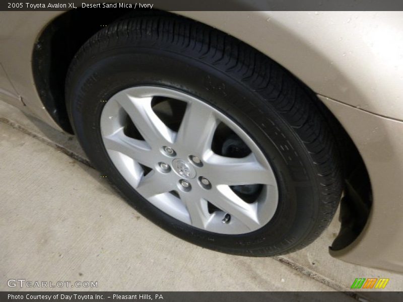 Desert Sand Mica / Ivory 2005 Toyota Avalon XL