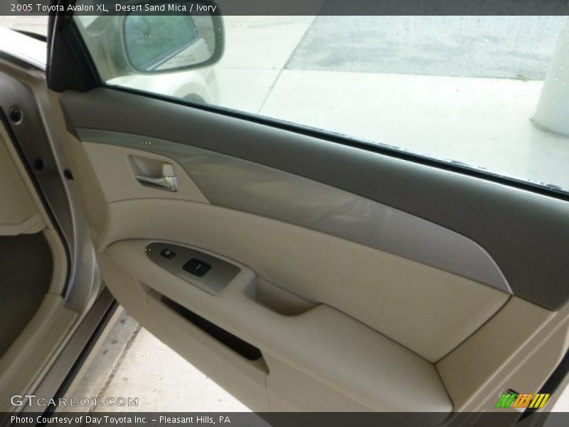Desert Sand Mica / Ivory 2005 Toyota Avalon XL