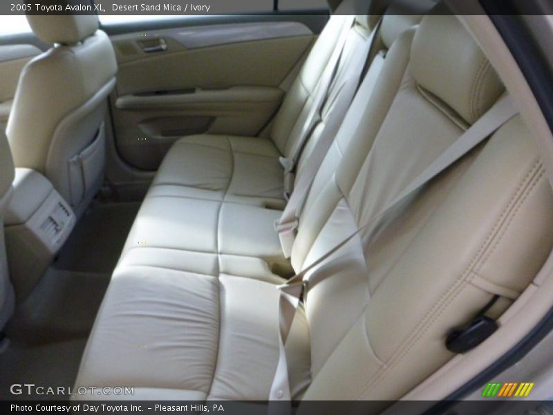 Desert Sand Mica / Ivory 2005 Toyota Avalon XL