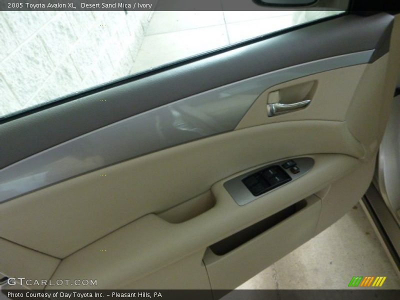 Desert Sand Mica / Ivory 2005 Toyota Avalon XL