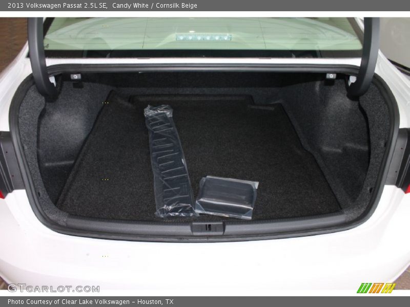 Candy White / Cornsilk Beige 2013 Volkswagen Passat 2.5L SE