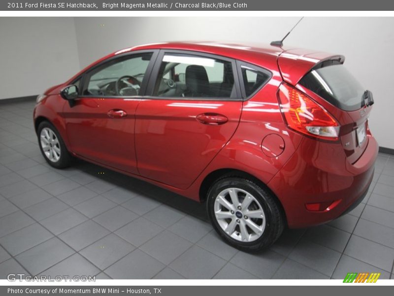 Bright Magenta Metallic / Charcoal Black/Blue Cloth 2011 Ford Fiesta SE Hatchback