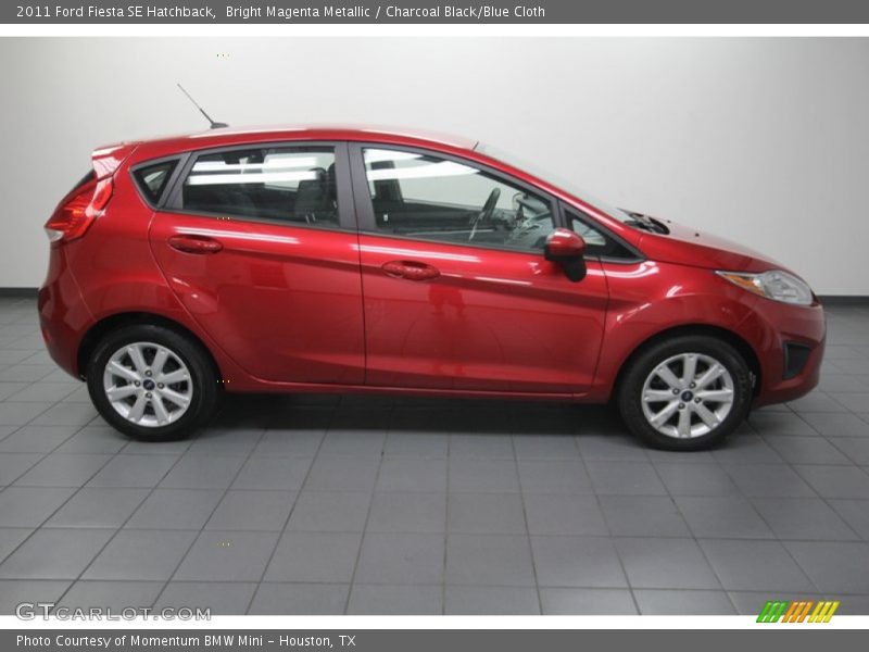 Bright Magenta Metallic / Charcoal Black/Blue Cloth 2011 Ford Fiesta SE Hatchback