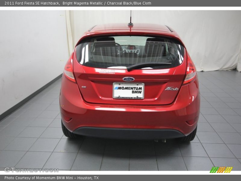 Bright Magenta Metallic / Charcoal Black/Blue Cloth 2011 Ford Fiesta SE Hatchback