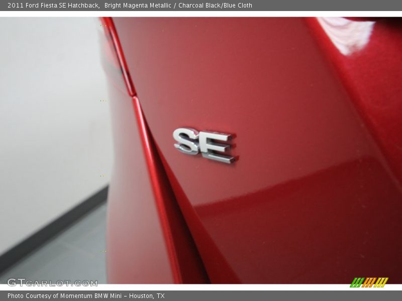 Bright Magenta Metallic / Charcoal Black/Blue Cloth 2011 Ford Fiesta SE Hatchback