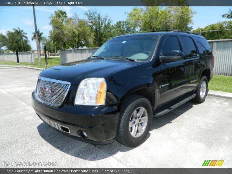 Onyx Black / Light Tan 2007 GMC Yukon SLE