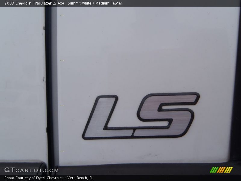Summit White / Medium Pewter 2003 Chevrolet TrailBlazer LS 4x4