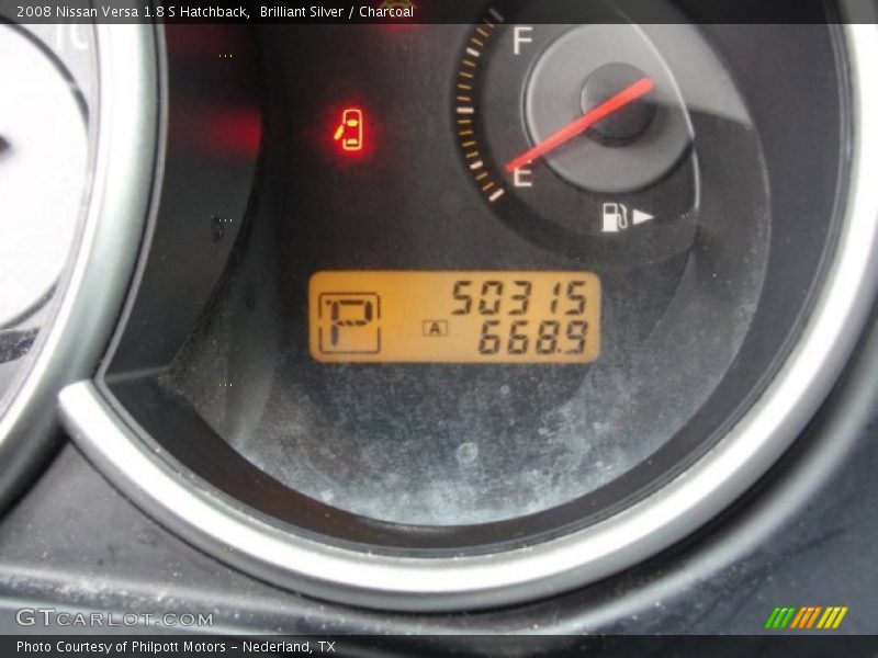 Brilliant Silver / Charcoal 2008 Nissan Versa 1.8 S Hatchback