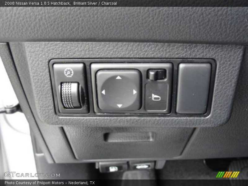 Brilliant Silver / Charcoal 2008 Nissan Versa 1.8 S Hatchback