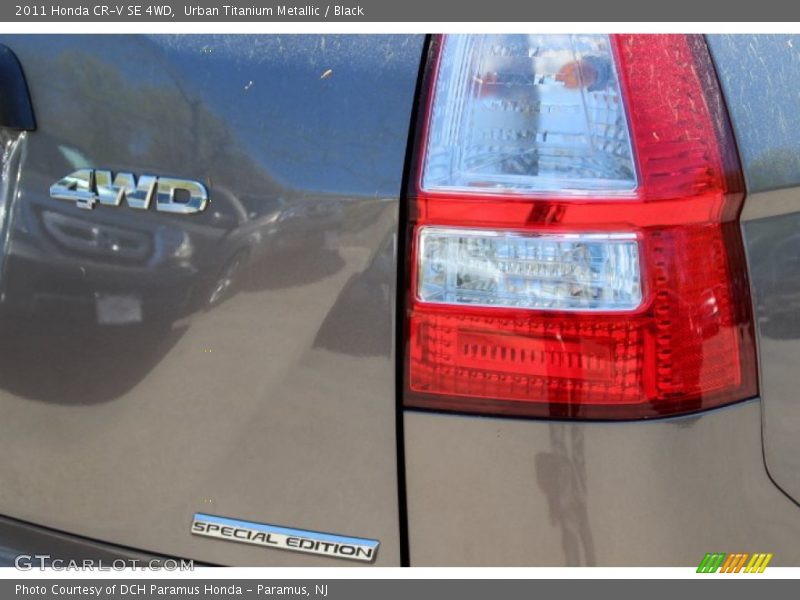 Urban Titanium Metallic / Black 2011 Honda CR-V SE 4WD