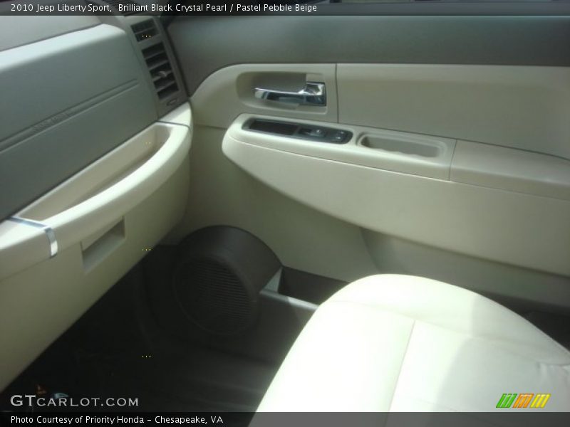 Brilliant Black Crystal Pearl / Pastel Pebble Beige 2010 Jeep Liberty Sport